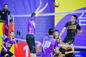 余力生以2小时06分38秒赢得瓦伦西亚马拉松，创英马历史第二佳绩，展现跨项实力，称霸铁三项目。